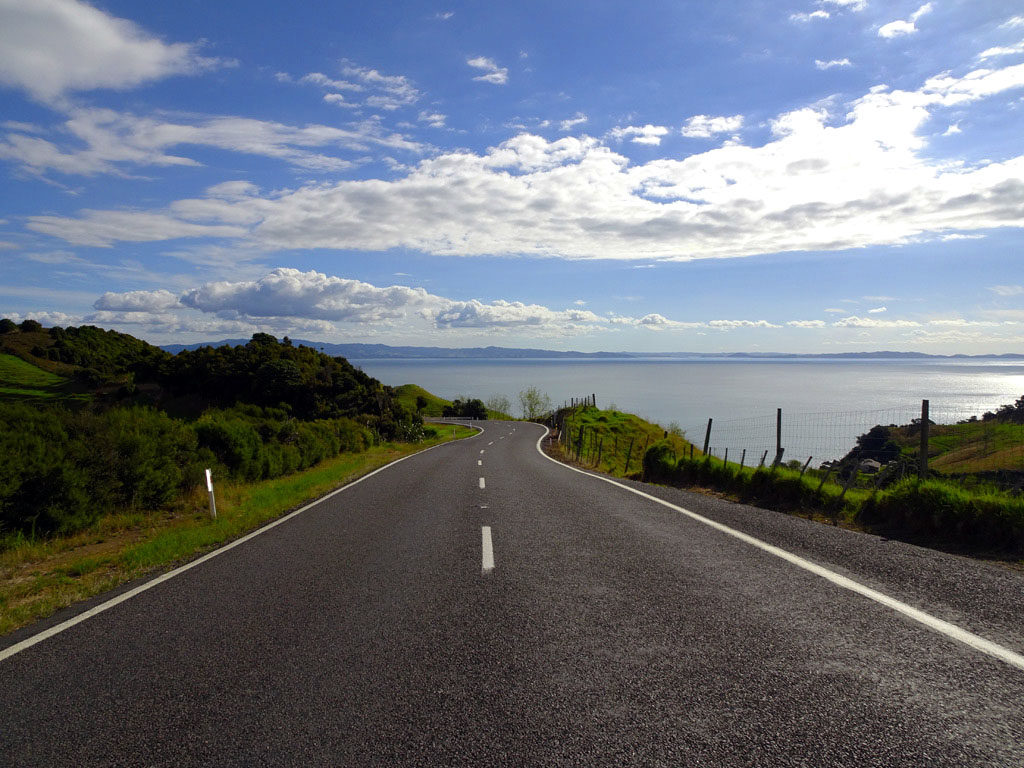 Strasse auf der Coromandel Peninsula, Nordinsel Neuseeland