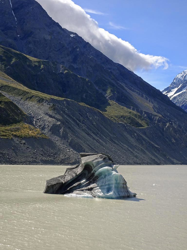 Eisschollen auf dem Hooker Lake Gletschersee