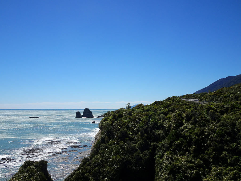 Great Coast Road Neuseeland mit Blick auf die Tasmansee 