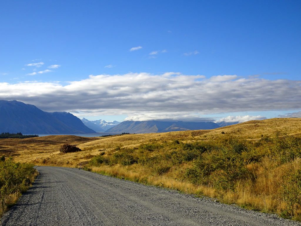 Lilybank Road mit Blick auf den Mount Cook und die Südalpen, Neuseeland