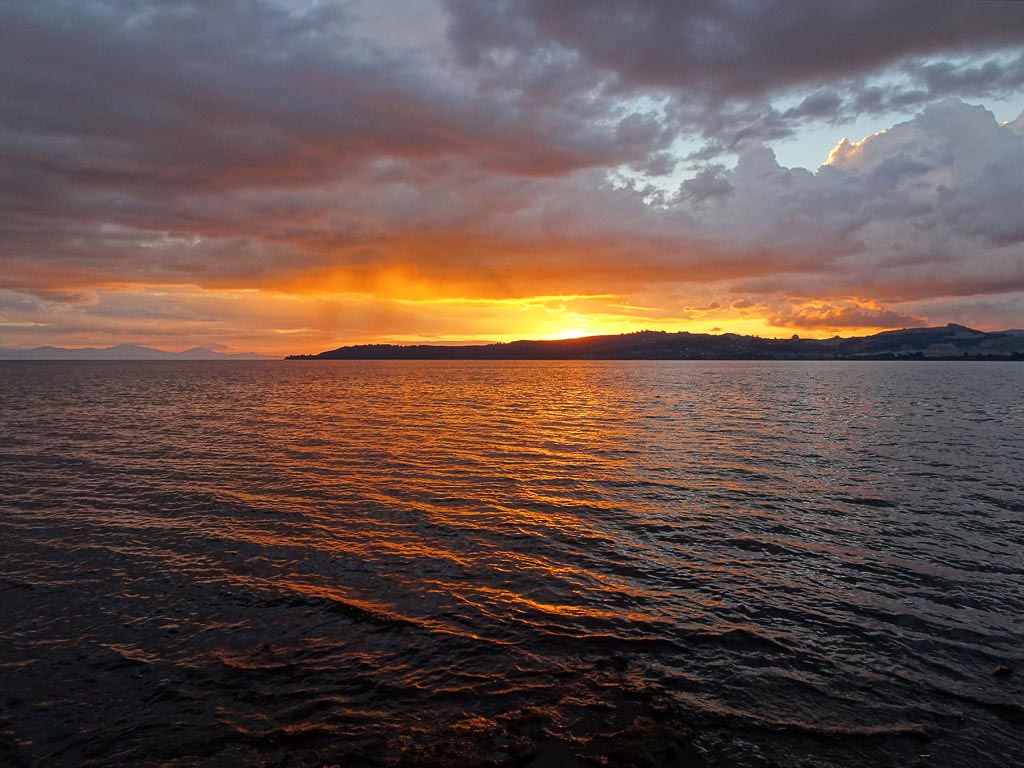 Sonnenuntergang am Lake Taupo 