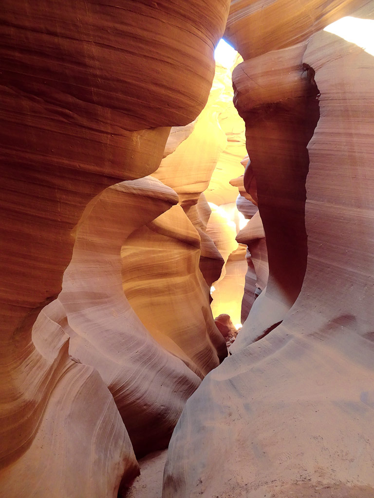 Enge Felswände im Lower Antelope Canyon sind wundervolle Fotomotive