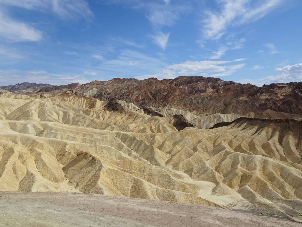 Blick auf eine Errosionslandschaft am Zabriskie Point, Death Valley