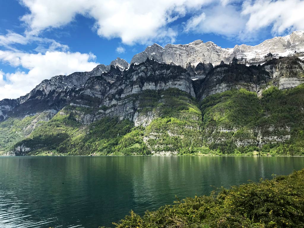 Blick auf das Westufer des Walensees, schönste Seen der Schweiz