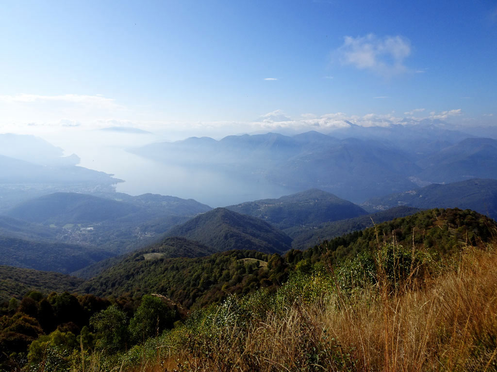Ausblick vom Monte Lema auf den Lago Maggiore, Tessin Sehenswürdigkeiten