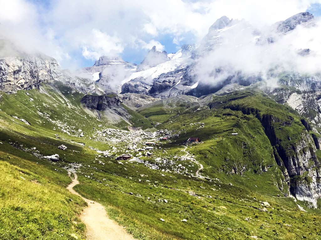 Alp Oberbergli oberhalb des Oeschinensees