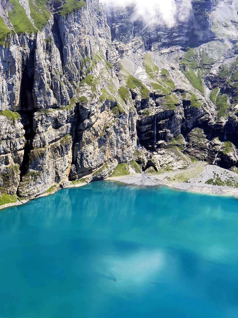 Der Oeschinensee ist eine der schönsten Berner Oberland Sehenswürdigkeiten