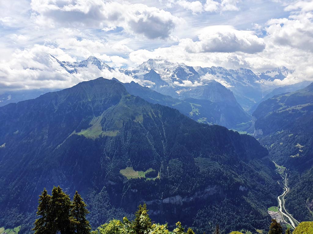 Ausblick auf Eiger, Mönch und Jungfrau von der Schynigen Platte Bahn