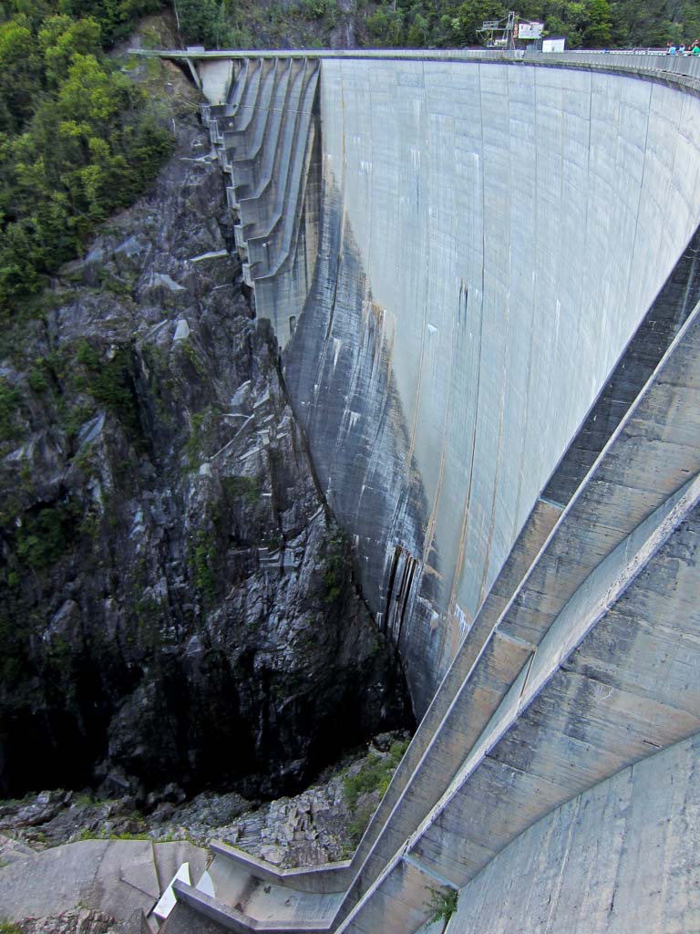 Verzasca Staumauer, James Bond Golden Eye im Tessin