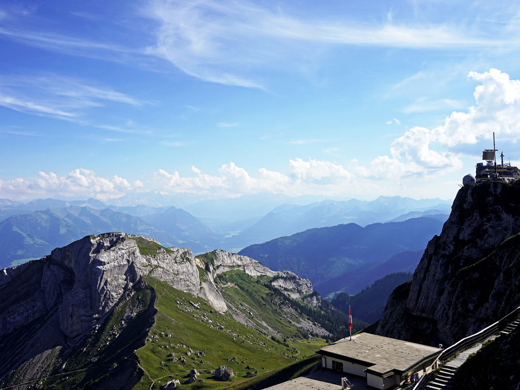 Pilatus wandern: Ausblick auf die Berner Alpen vom Aufstieg zum Oberhaupt auf dem Pilatus