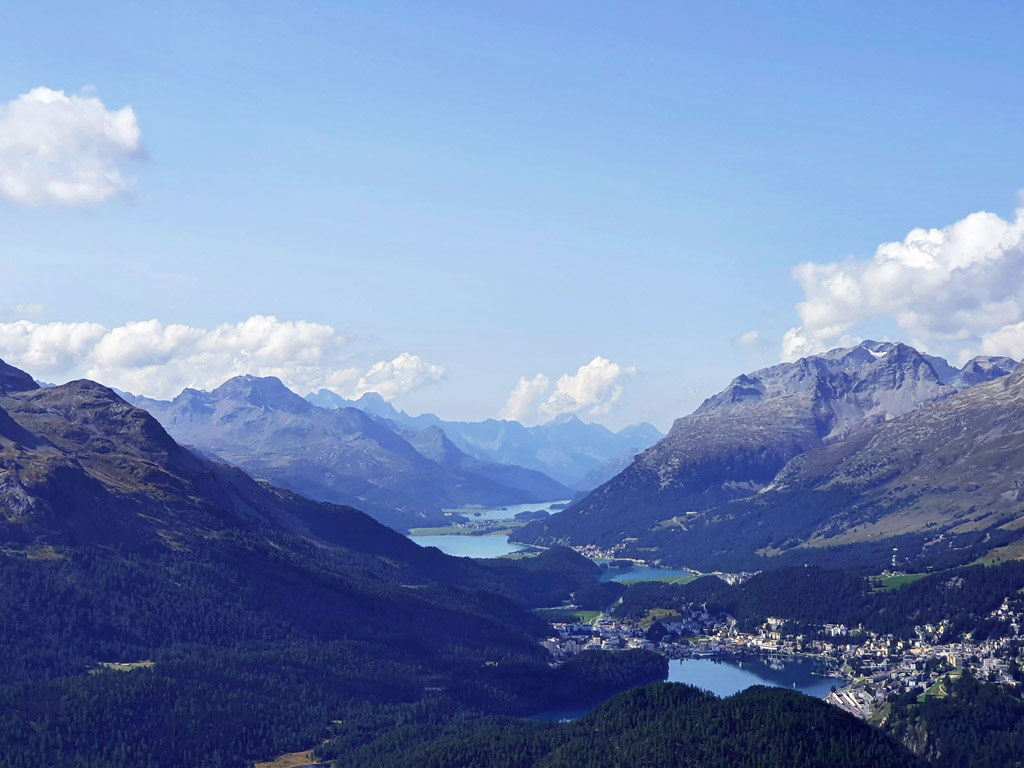 Ausblick auf Engadiner Seenplatte von Muottas Muragl, die schönsten Orte der Schweiz