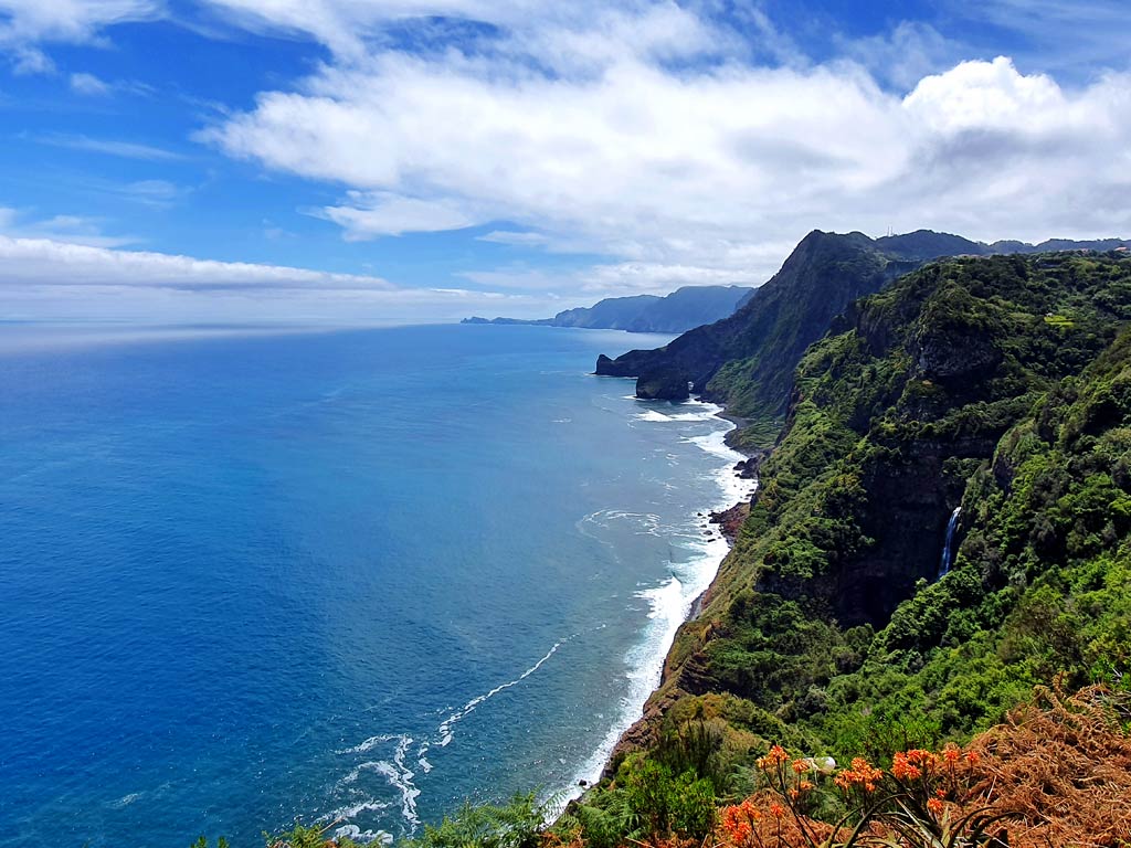 Madeira Hotels: Ausblick auf die Nordküste bei Rocha do Navio