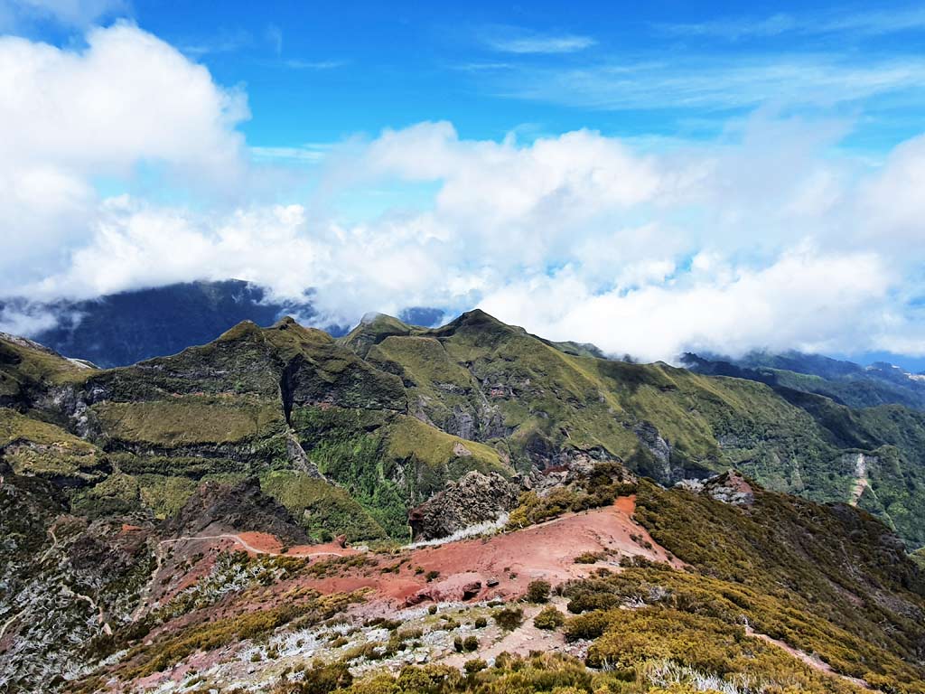 Madeira wandern: Ausblick vom Pico Ruivo, dem höchsten Berg Madeiras