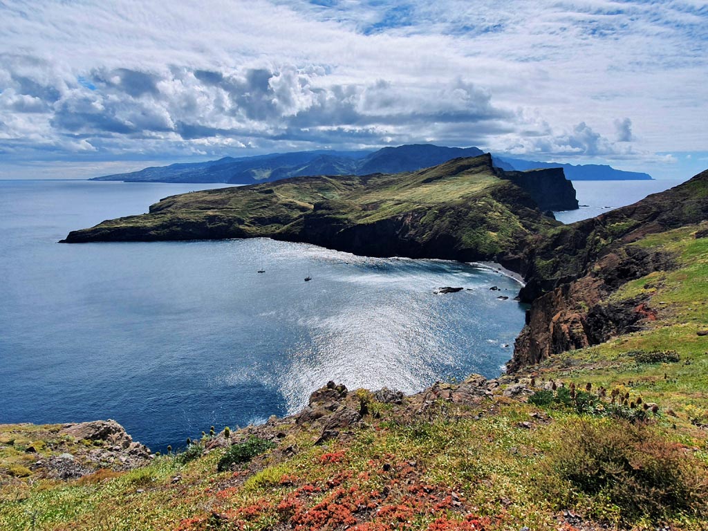 Madeira wandern: Blick zurück von der Ponta de São Lourenço auf Madeira