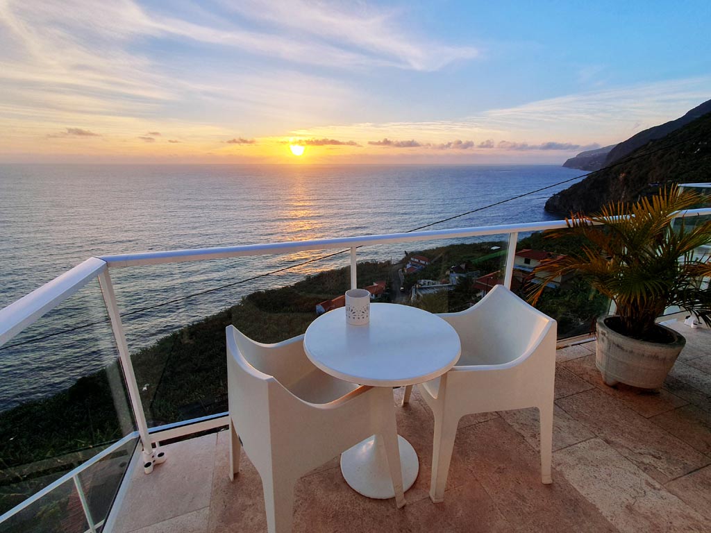 Sonnenuntergangsstimmung auf dem Balkon - Escarpa - The Madeira Hideaway