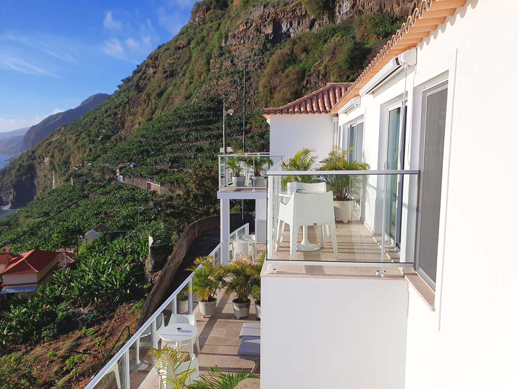 Die schönsten Madeira Hotels: Balkone des Escarpa Hotels 