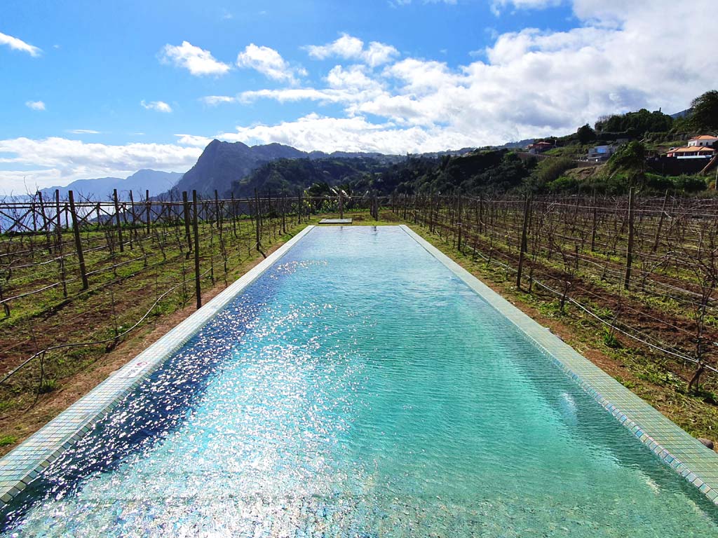 Die schönsten Madeira Hotels: Pool im Hotel Quinta do Furao