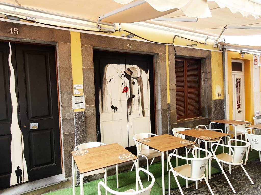 Bemalte Türen in der Altstadt Funchal