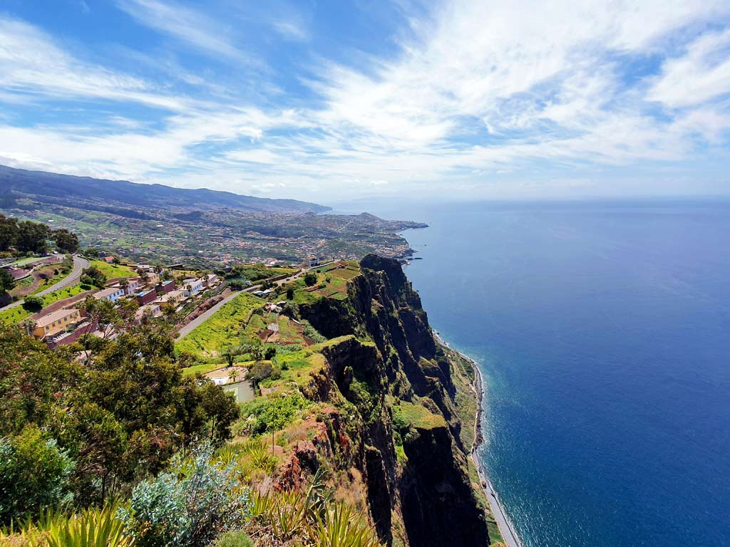 Ausblick von der Aussichtsplattform Cabo Girão auf den steilsten Klippen Madeiras - Madeira Skywalk