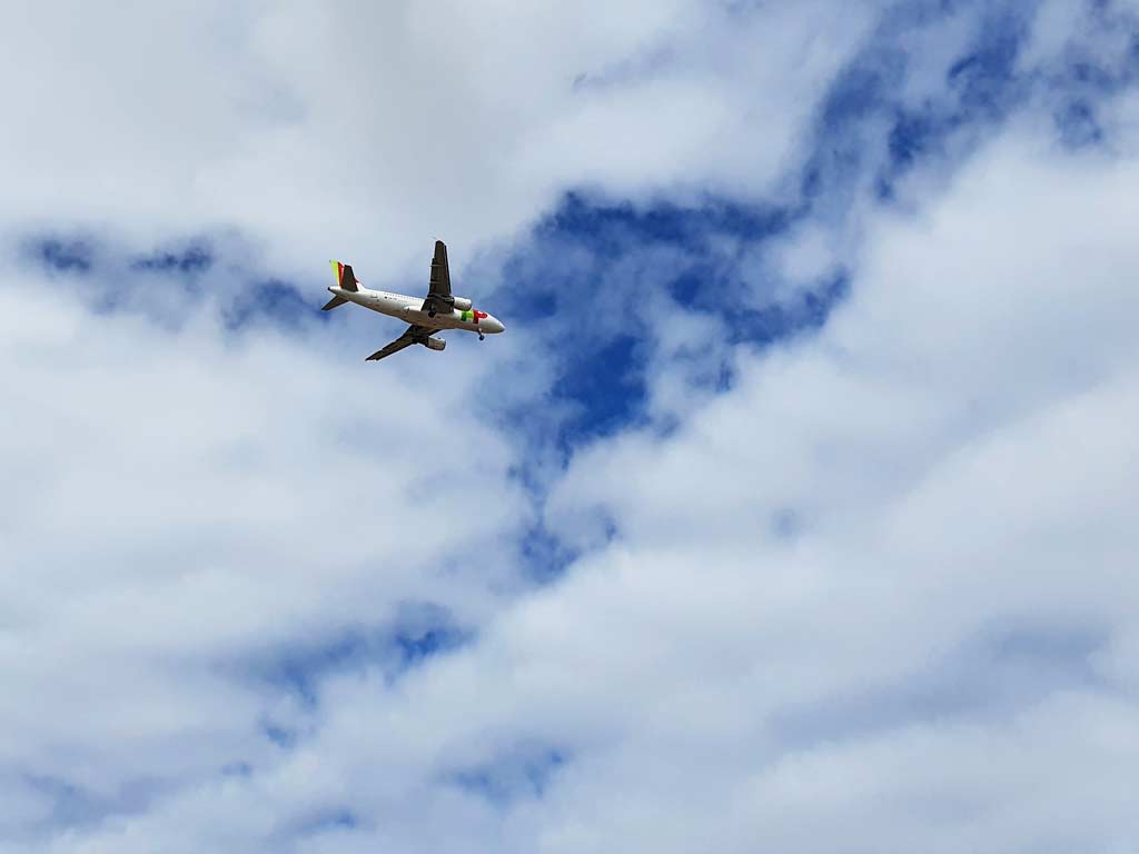 TAP Flugzeug landet auf Porto Santo