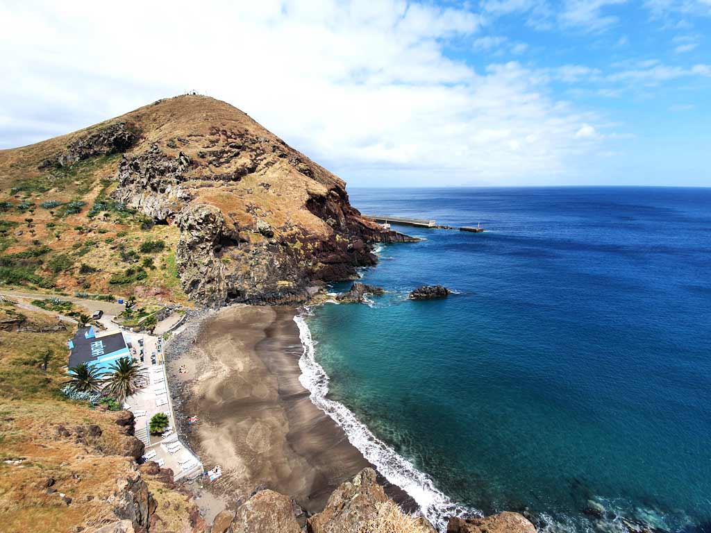 Schönste Madeira Strände: Natürliche Bucht Prainha do Caniçal im Osten Madeiras