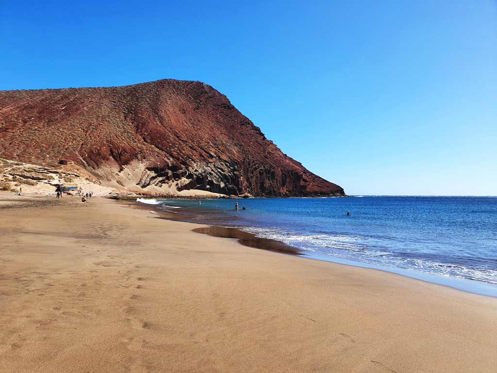 Teneriffa Strände: Playa la Tejita am Fusse des Vulkans Montaña Roja
