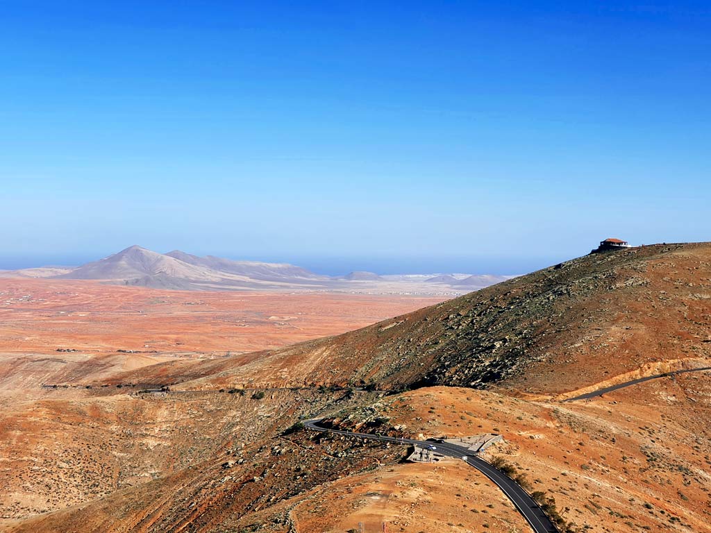 Auto mieten Fuerteventura Erfahrungen: Asphaltierte Strasse im Zentrum
