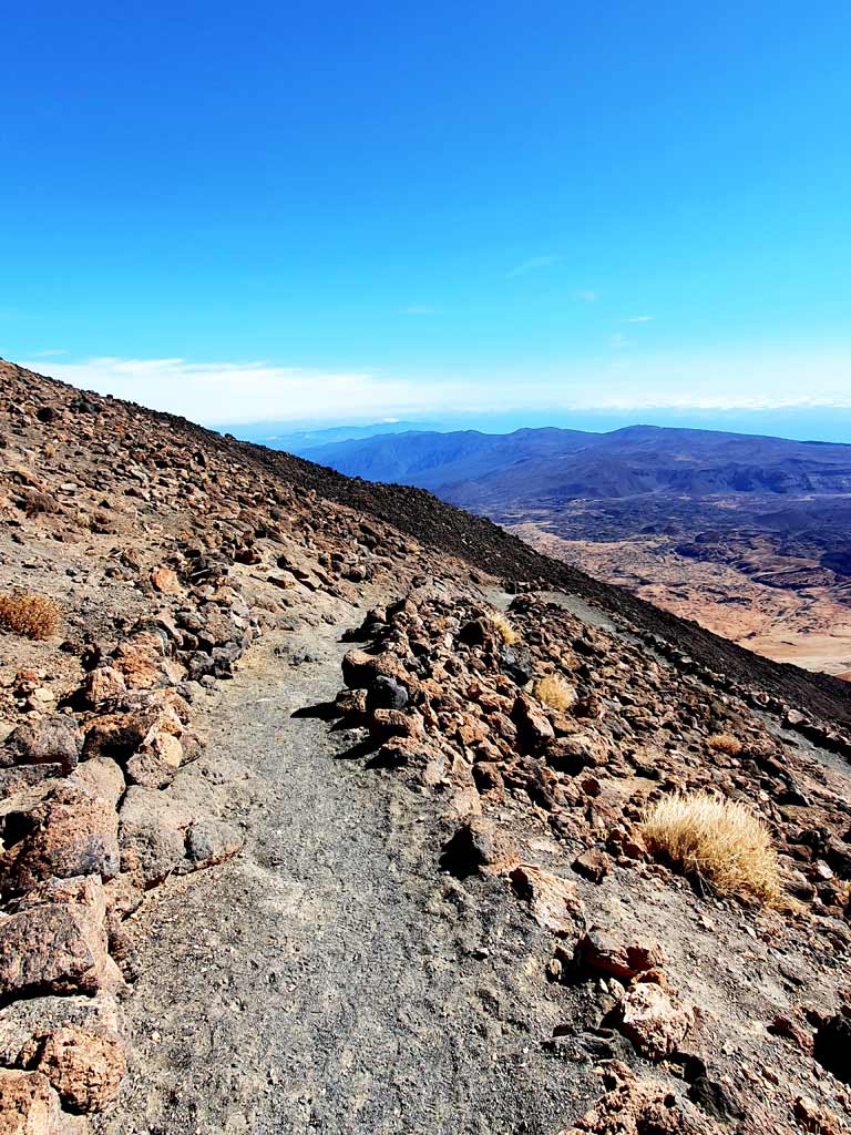Wanderung höchster Vulkan Teneriffa: Gut ausgebauter Wanderweg auf den Pico del Teide auf Teneriffa