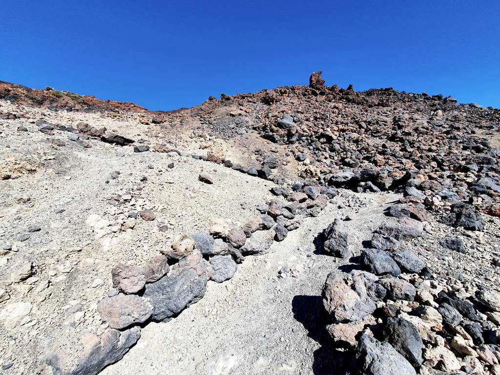 Wanderweg auf den Pico del Teide, höchster Vulkan Teneriffas, Vulkanwanderung