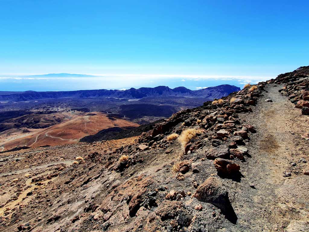 Pico del Teide Wanderung mit Ausblick auf die Kraterwände der Caldera de las Cañadas