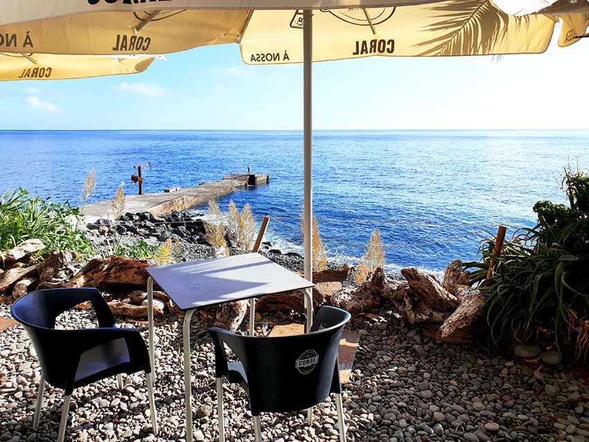 Fajã dos Padres Restaurant mit Meerblick auf Madeira