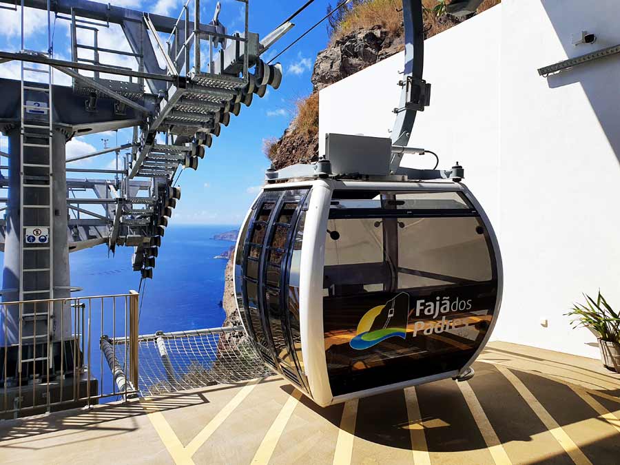 Fajã dos Padres Seilbahn Gondel bei der Ankunft