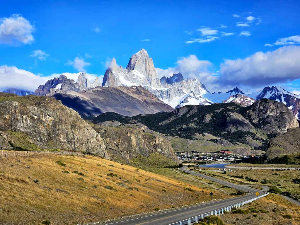 Patagonien Sehenswürdigkeiten: Traumhafter Ausblick auf den imposanten Granitberg Fitz Roy in El Chalten