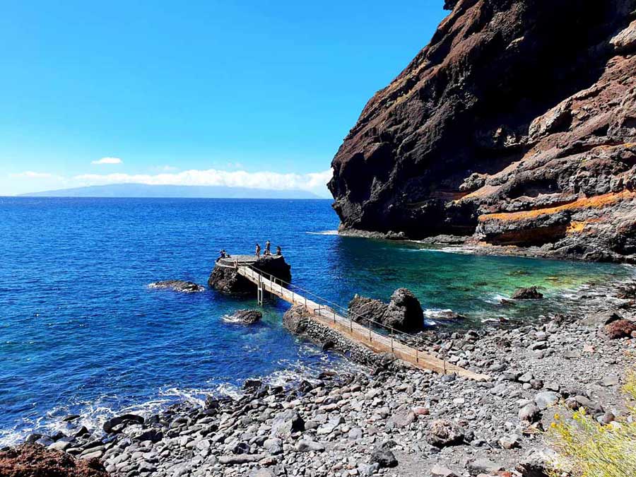 Teneriffa wandern: Strand am Ziel der Wanderung durch die Masca Schlucht