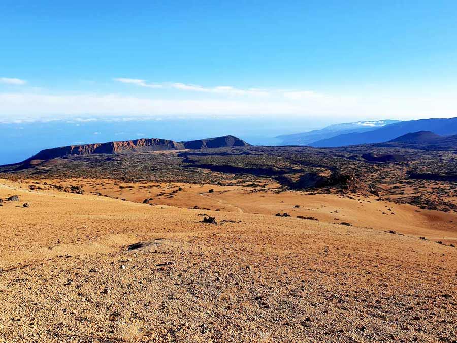 Teneriffa wandern: Ausblick vom Montaña Blanca auf die Fortaleza und den Nordosten Teneriffas entlang der Pico del Teide Wanderung
