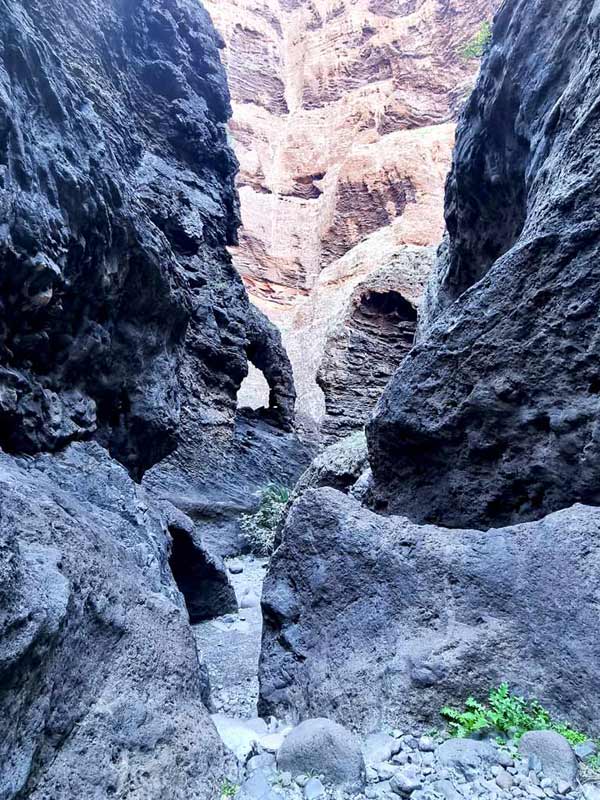 Teneriffa Wanderausrüstung: Mit den passenden Wanderschuhen seid ihr für die Masca Schlucht bestens gerüstet