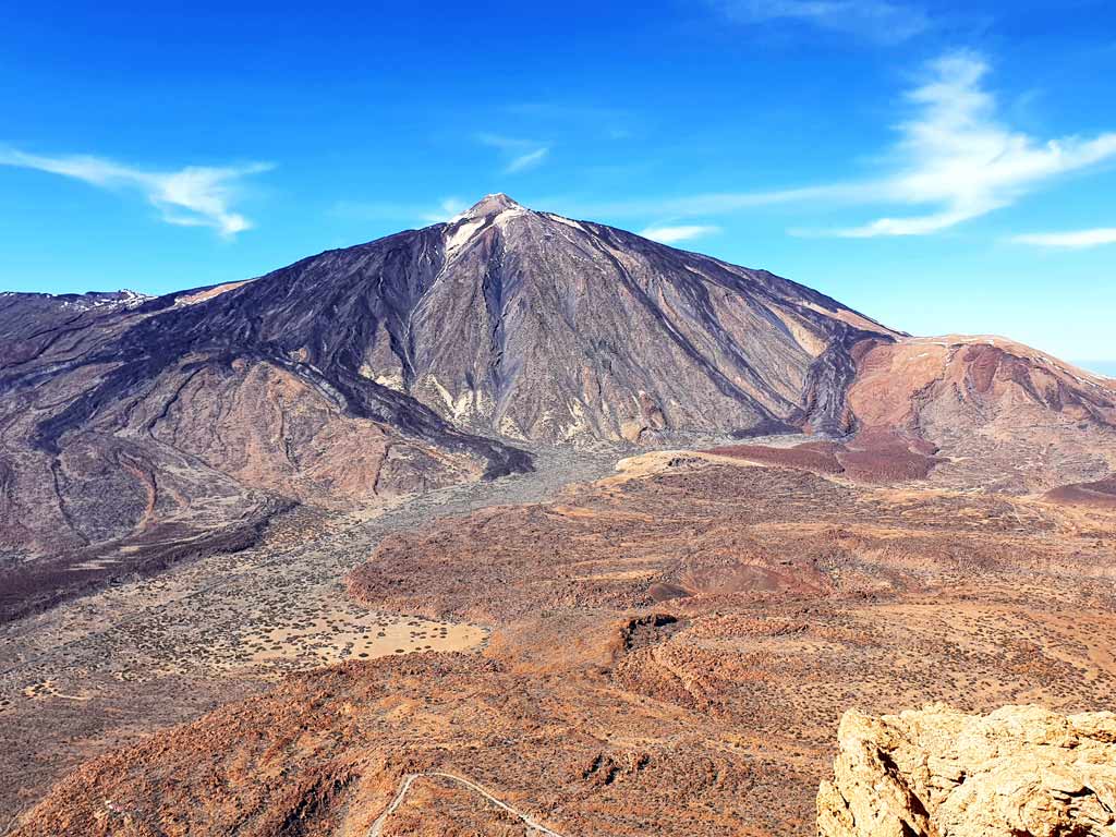 Wanderausrüstung Teneriffa: Um diese traumhaften Ausblicke auf den mächtigen Vulkan Pico del Teide zu geniessen, benötigt ihr ein passendes Schuhwerk.