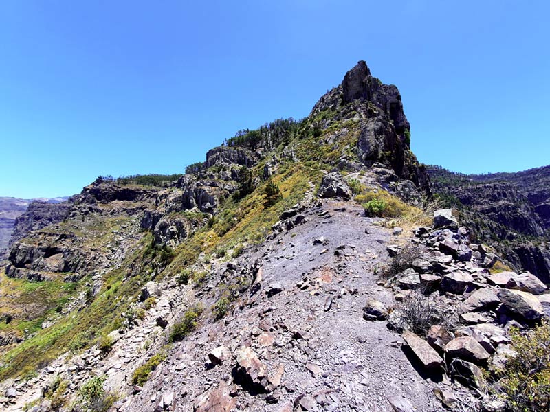 Gran Canaria wandern im Naturpark Tamadaba: Blick zurück vom Camino de los Romeros auf den Tamadaba Naturpark