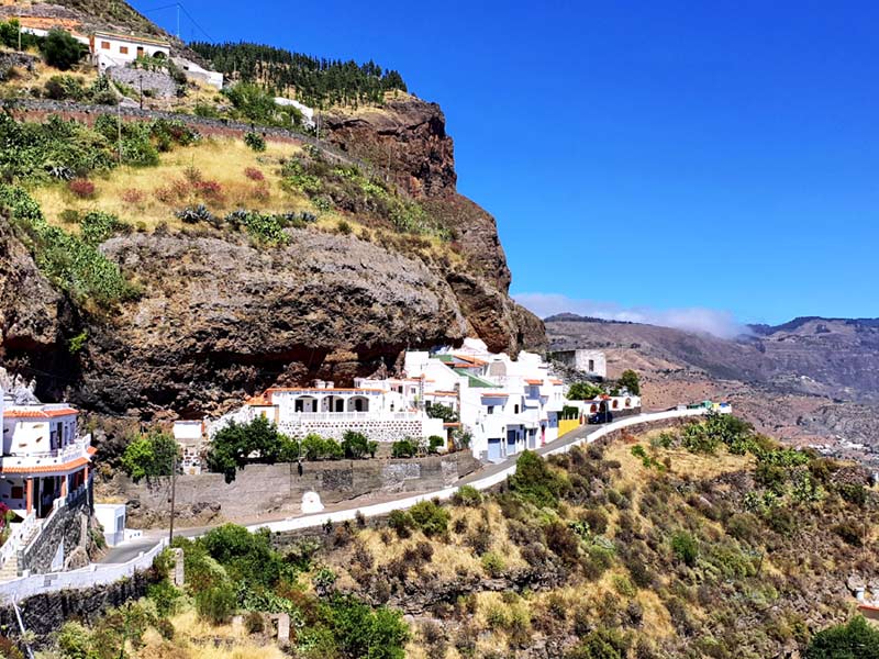 Schönste Orte Gran Canaria: Bergdorf Artenara mit Höhlenwohnungen