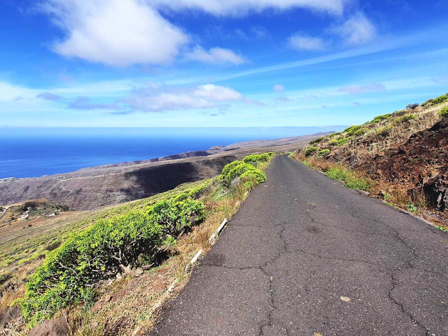 La Gomera Mietwagen Tipps & Erfahrungen: Auf vielen Strassen La Gomeras geniesst ihr traumhafte Ausblicke bis zum Atlantik