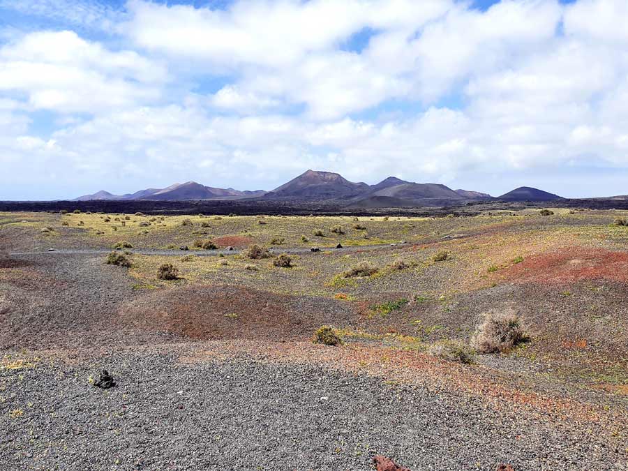 Lanzarote Aktivitäten & Ausflüge Tipps: Faszinierende Vulkanlandschaft auf Lanzarote mit den Feuerbergen des Timanfaya Nationalparks