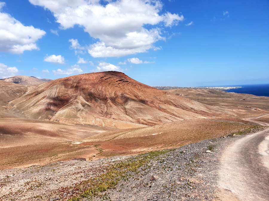 Lanzarote Mietwagen Erfahrungen: Es gibt nur wenige Schotterstrassen auf Lanzarote.