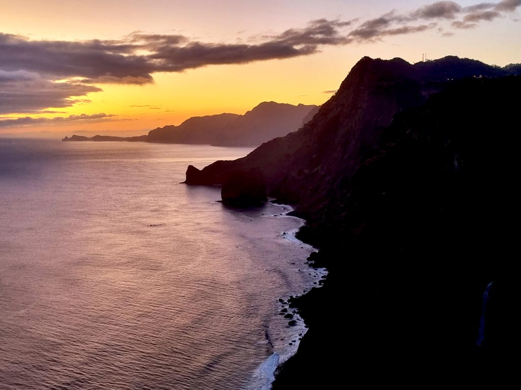 Madeira im Winter Erfahrungen & Tipps: Schöner Sonnenaufgang an der Nordostküste von Madeira im März