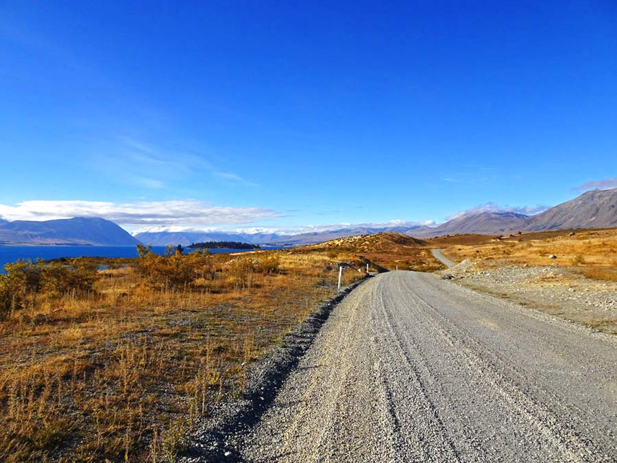 Neuseeland Camper oder Mietwagen? Vorteile & Nachteile im Überblick, Camper mieten Neuseeland Tipps: Schotterstrasse auf der Neuseeland Südinsel