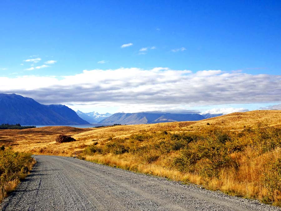 Lilybank Road mit Blick auf den Mount Cook und die Südalpen, Neuseeland