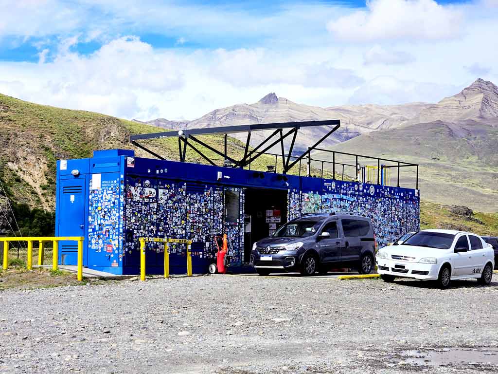 Patagonien Mietwagen Tipps El Chalten: Einzige Tankstelle in El Chalten