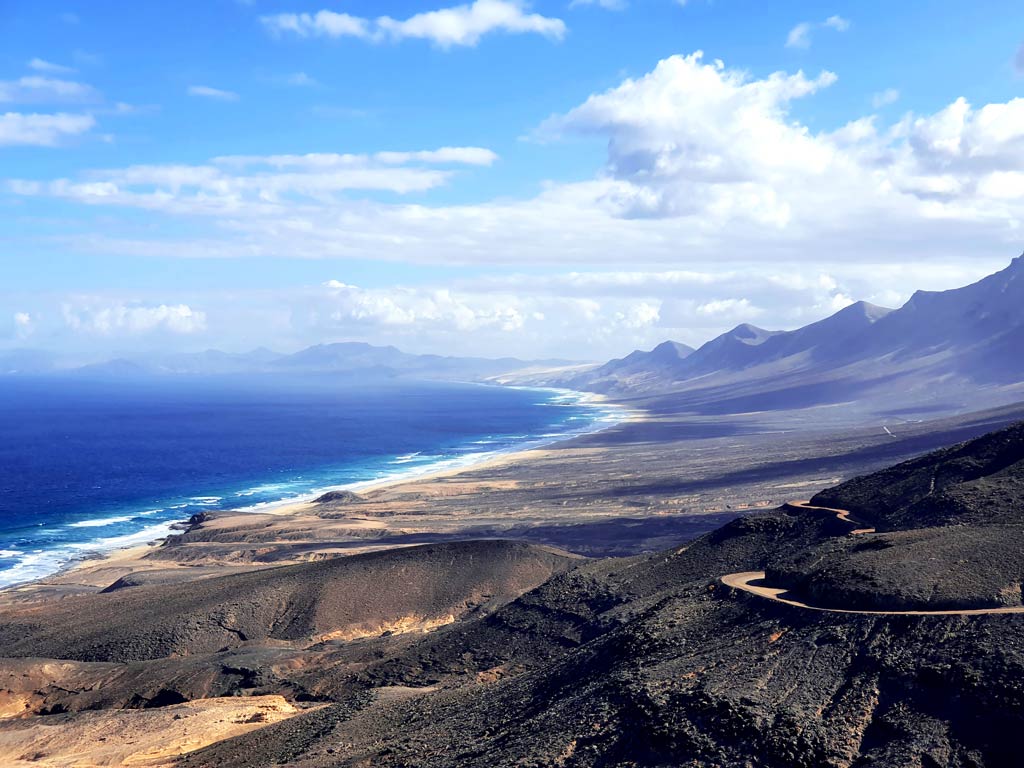 Fuerteventura im Winter Erfahrungen Klima: Wolkendecke bildet sich über dem Mirador Playa de Cofete.