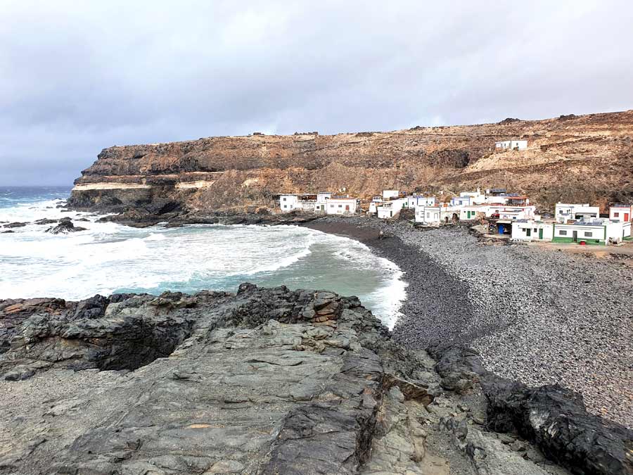 Fuerteventura im Winter Erfahrungen Klima: Küstenort Los Molinos unter einer tristen Wolkendecke