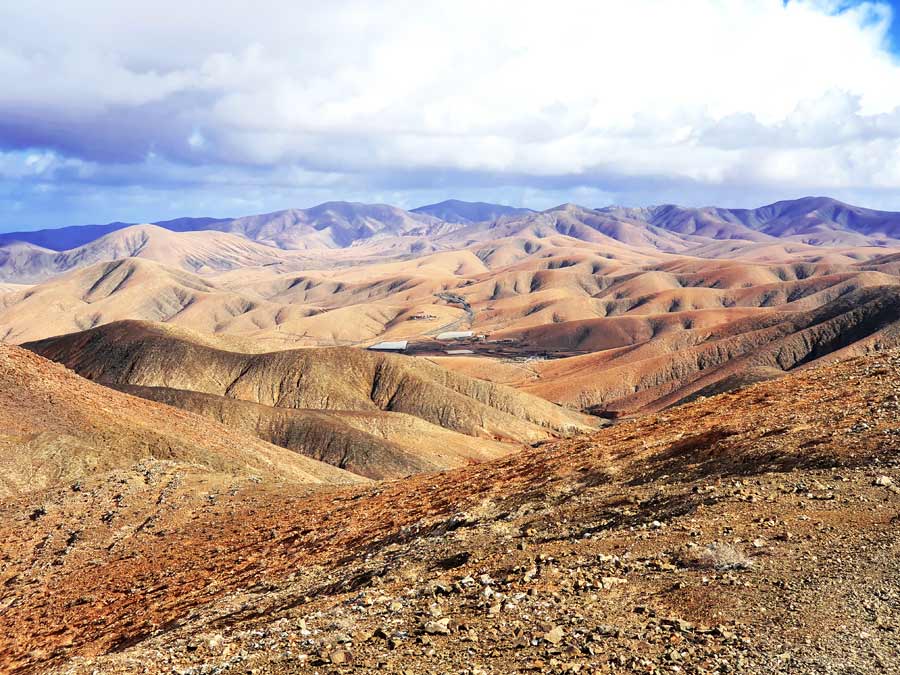 Fuerteventura im Winter Klima Erfahrungen: Wolken über dem gebirgigen Zentrum von Fuerteventura