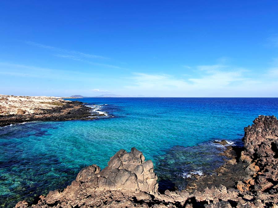 Fuerteventura wo übernachten: Badestrände hinter den Dünen von Corralejo